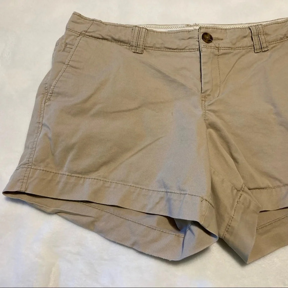 Old Navy Low Rise Khaki Shorts 6 - Picture 6 of 14